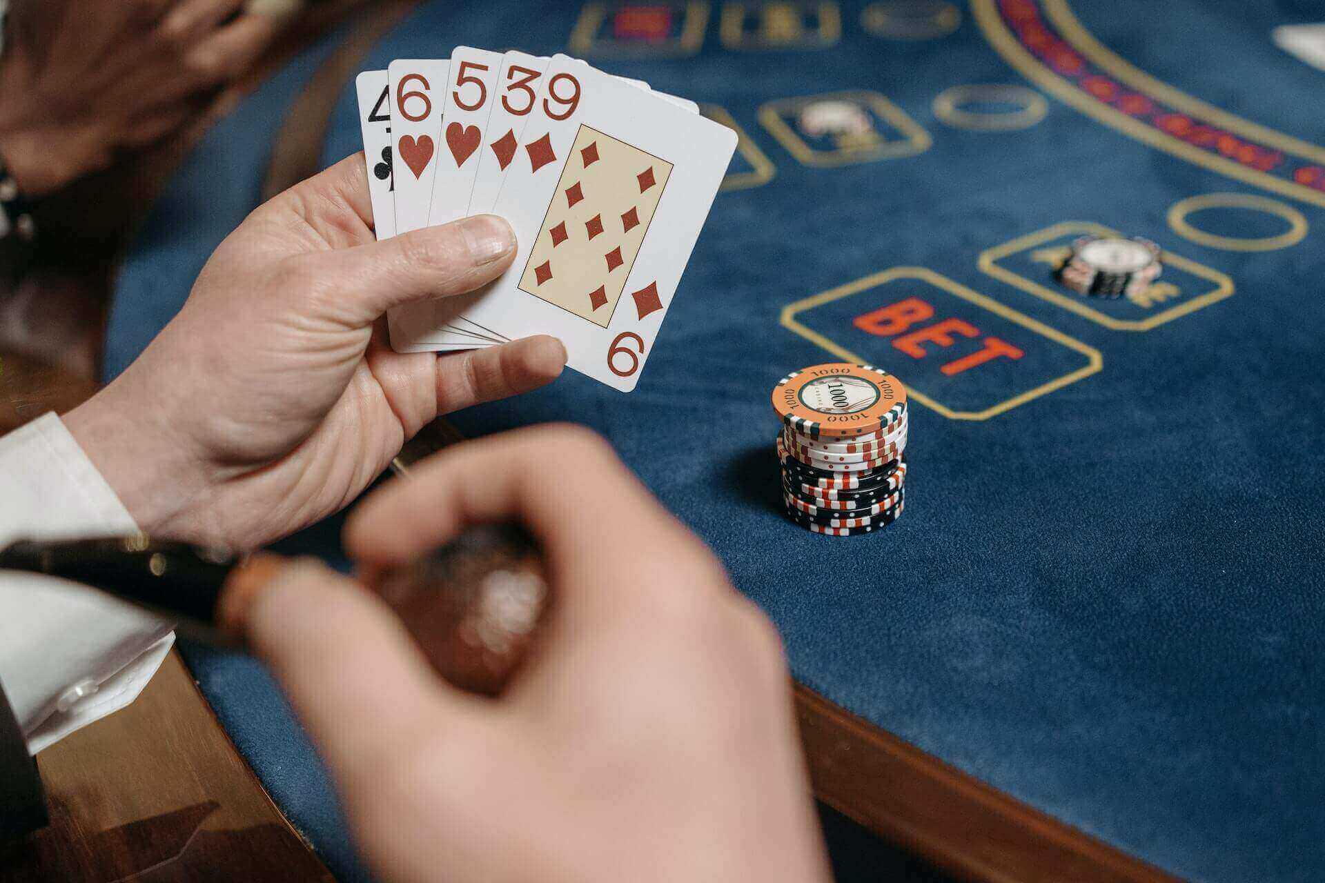 Oyunun Ritmi: Blackjack Stratejileri ve Dikkat Edilecekler