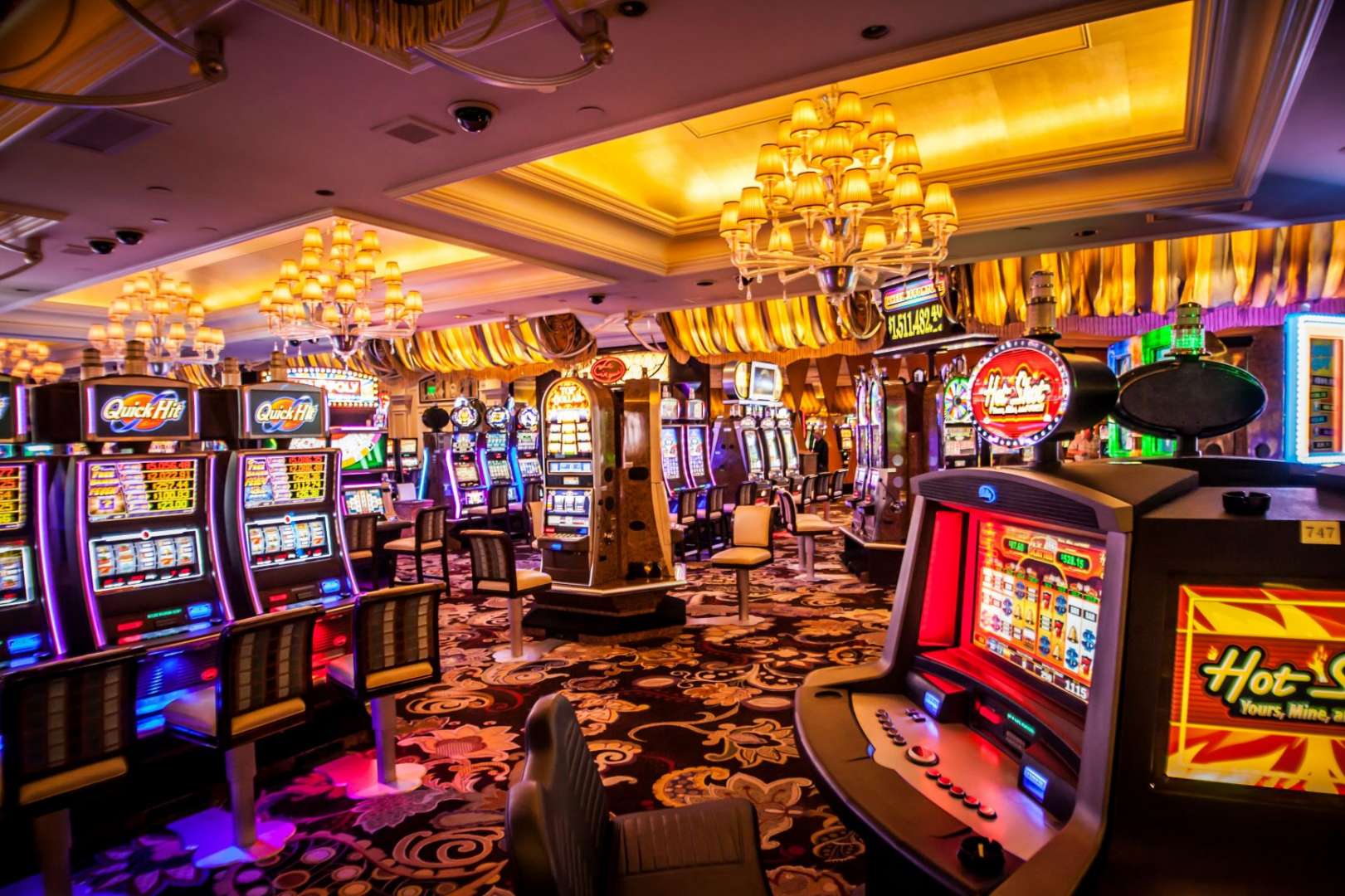 Oyuncu poker oynarken
